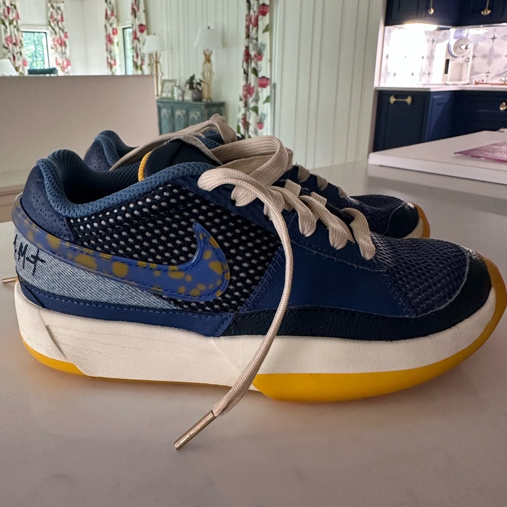 The Nike Ja 1 “Mystic Navy”  boys size 2.5 Ja Morant